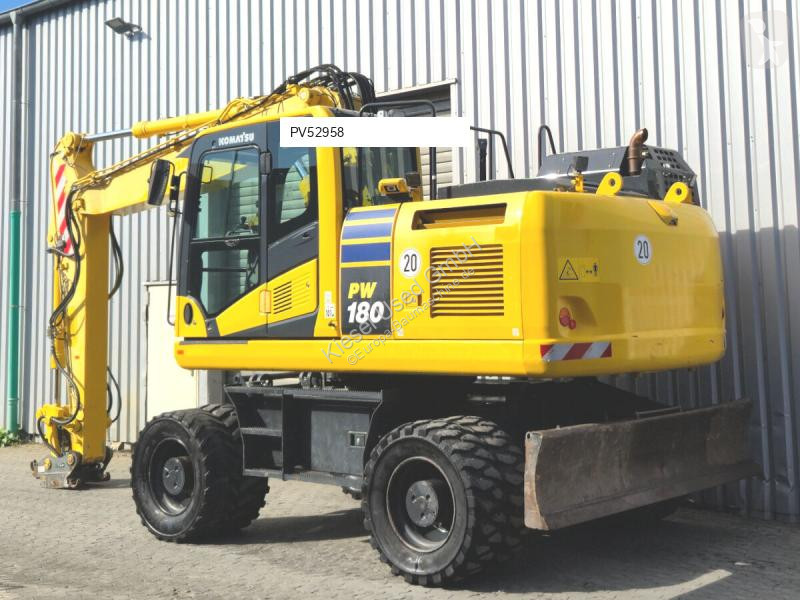 Escavadora Komatsu 11