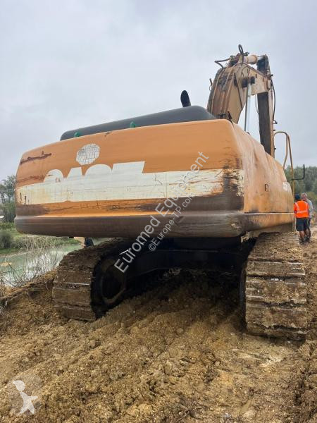 Escavadora Case