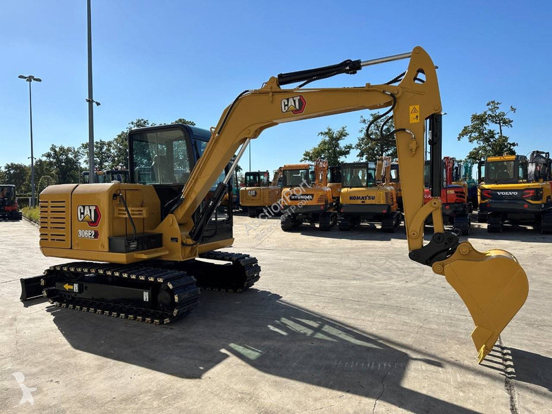 Escavadora Caterpillar