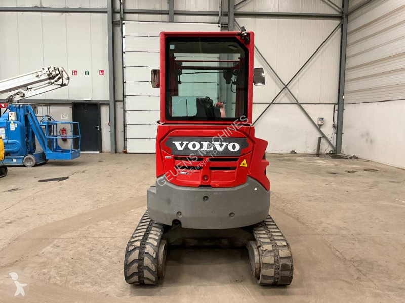 Escavadora Volvo ECR D