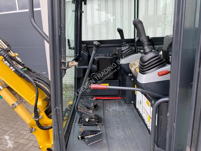 Excavator Komatsu PC26MR-3