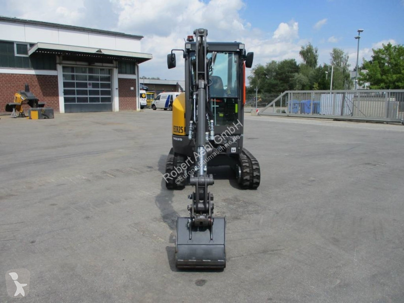 Lopatový nakládač Volvo ECR D Electric