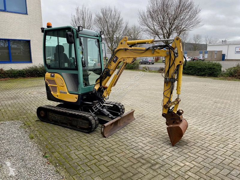 Escavadora Yanmar SV22 mini excavator, central...