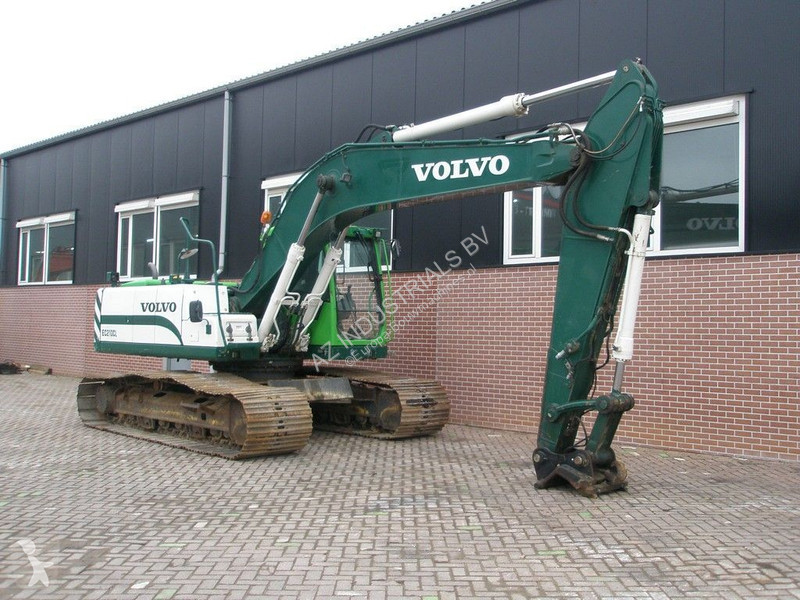 جرافة Volvo
