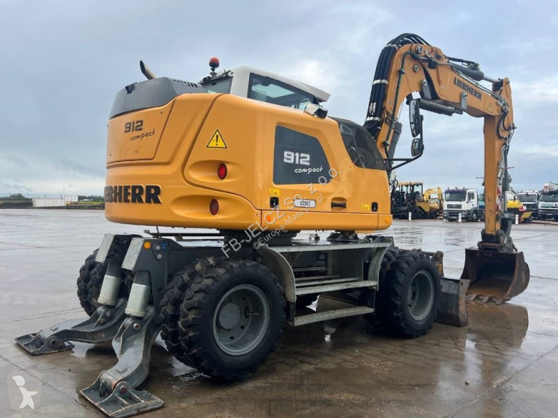 Escavadora Liebherr compact