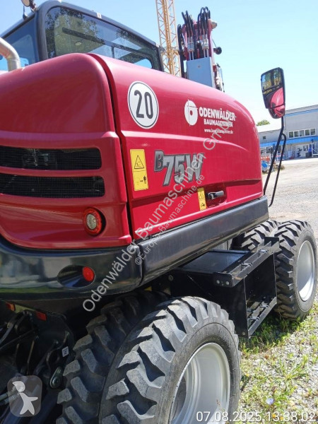 Excavadora Yanmar B75W