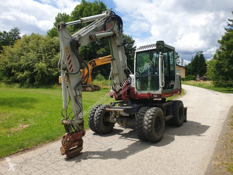 Escavadora Takeuchi