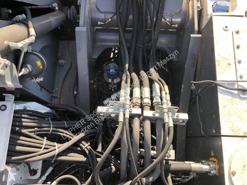 Escavadora Volvo EW240EMH