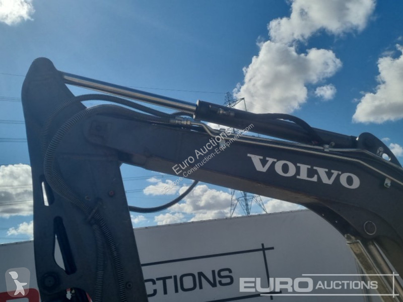 جرافة Volvo EC27D