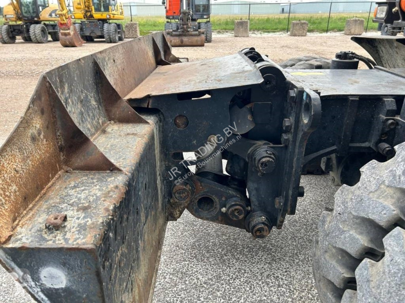 Lopatový nakládač Hitachi ZX220W-5B