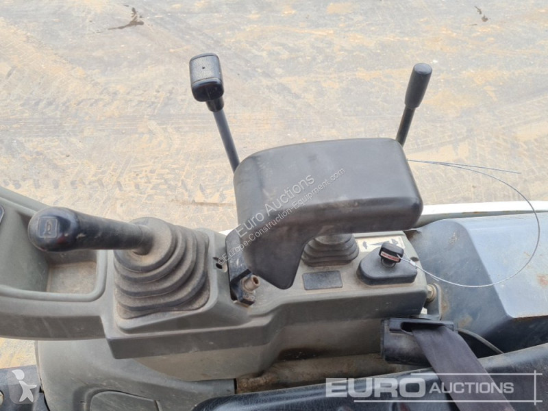 Escavadora Takeuchi TB216