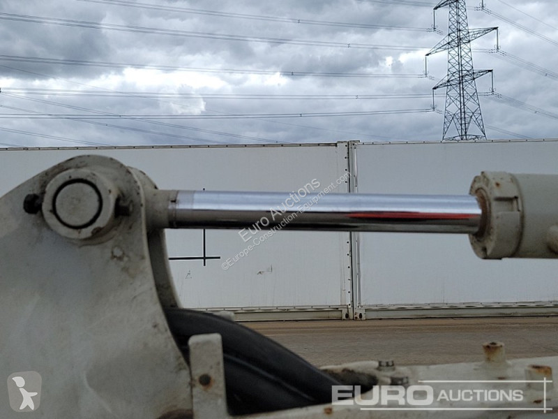 Escavadora Takeuchi TB216