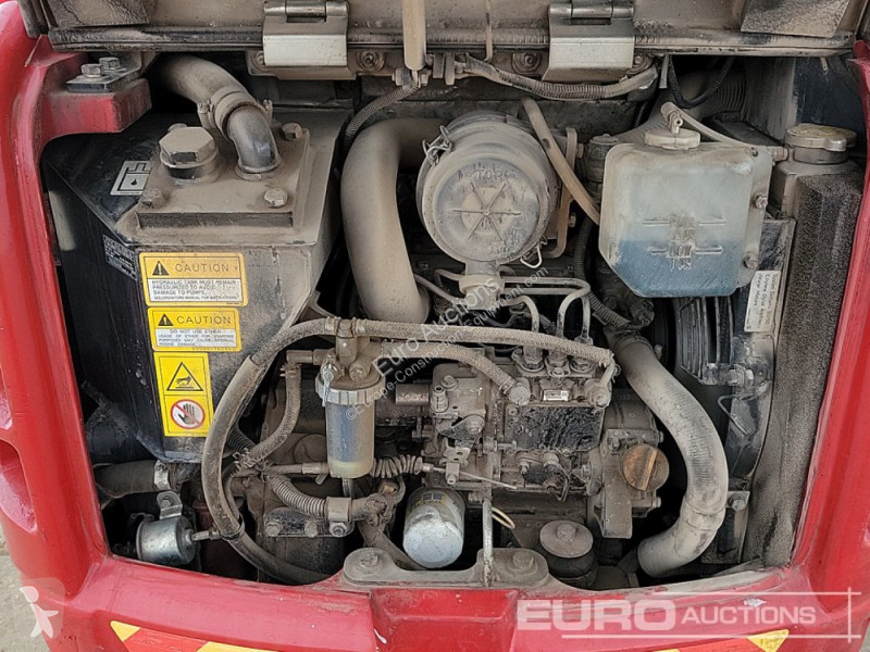 Escavadora Takeuchi TB216