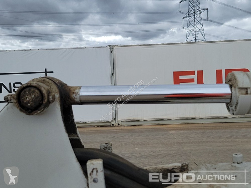 Escavadora Takeuchi TB216