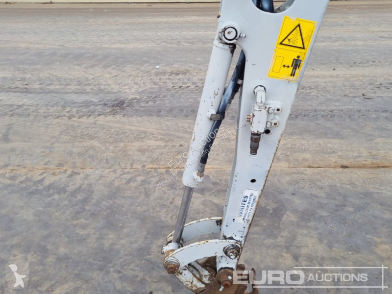 Escavadora Takeuchi TB216