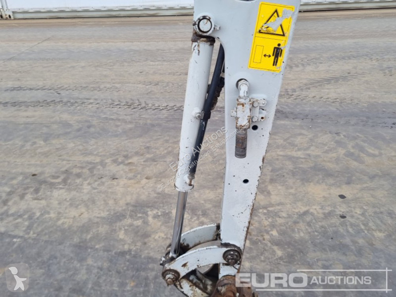 Escavadora Takeuchi TB216