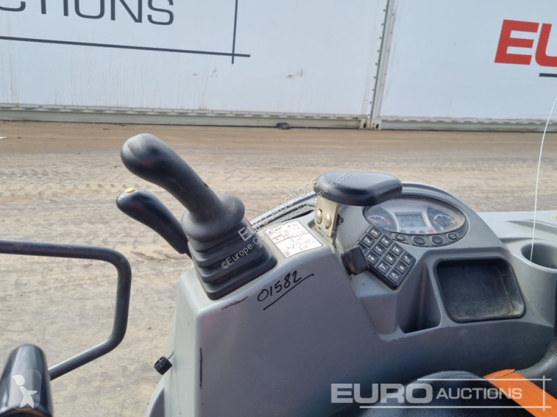Lopatový nakládač Bobcat E17