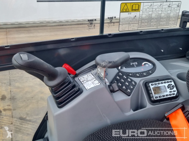 Lopatový nakládač Bobcat E19