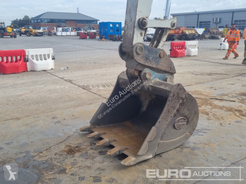جرافة Takeuchi TB2150R