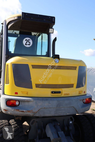 جرافة Neuson EW65