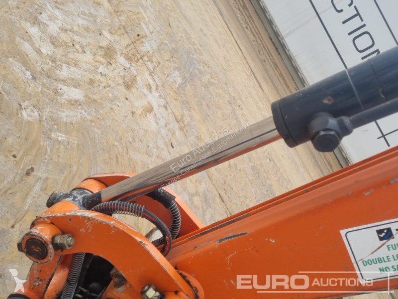 Lopatový nakládač Hitachi ZX33U-6 CLR
