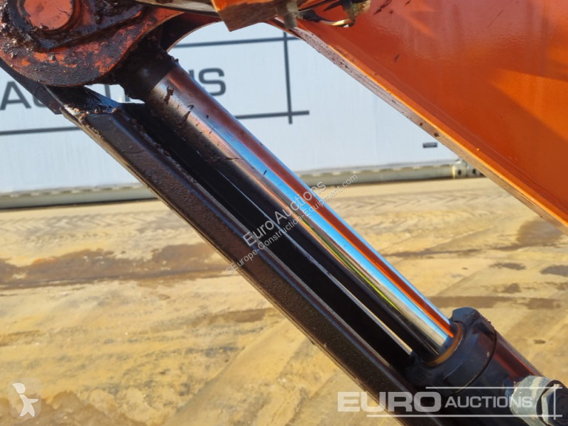 Lopatový nakládač Hitachi ZX26U-5A CLR
