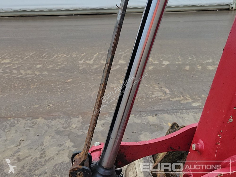 Lopatový nakládač Yanmar SV26