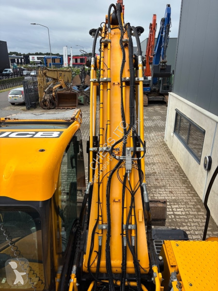 Escavadora JCB