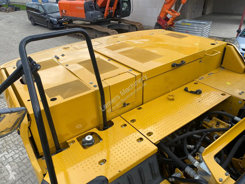Rýpadlo Caterpillar 323 .
