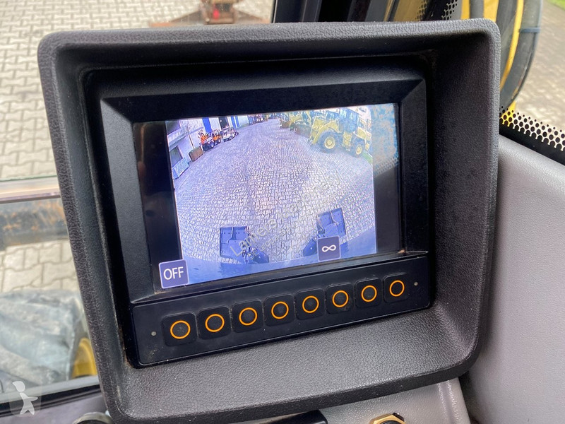 جرافة Yanmar B95w .