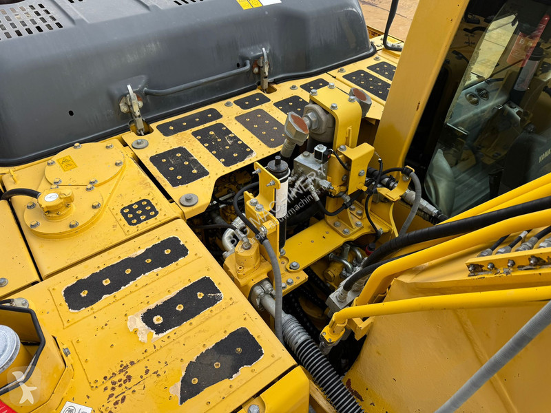 جرافة Komatsu