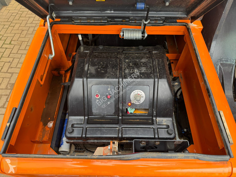 Rýpadlo Doosan 7