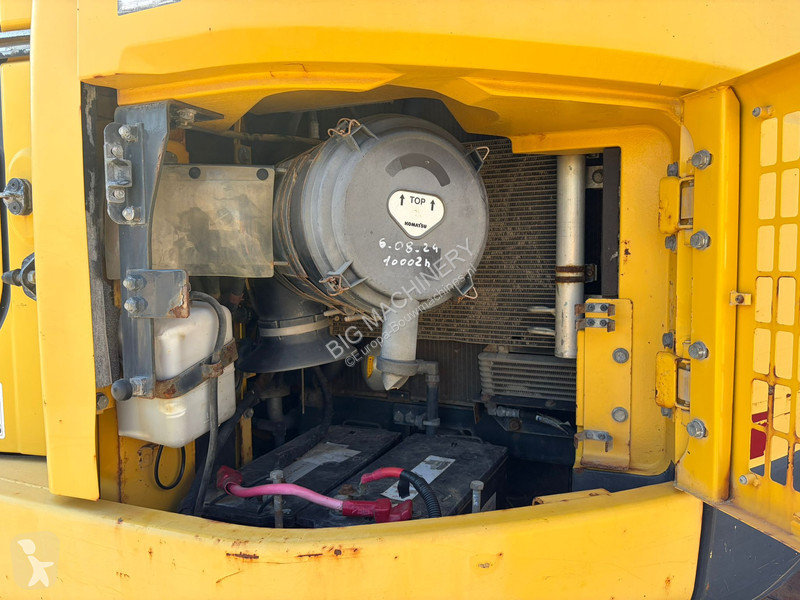 جرافة Komatsu 8