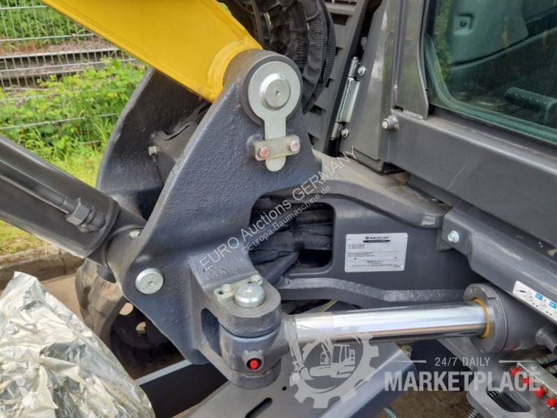 جرافة New Holland E58D