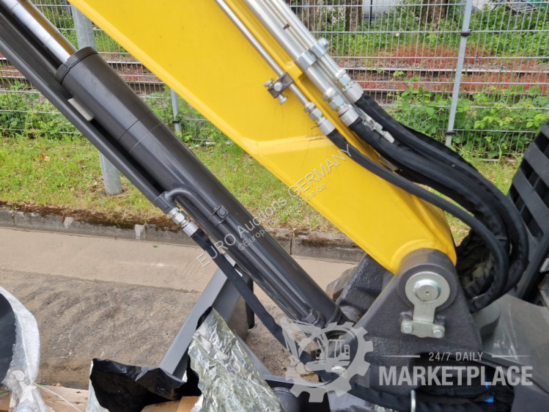 Rýpadlo New Holland D
