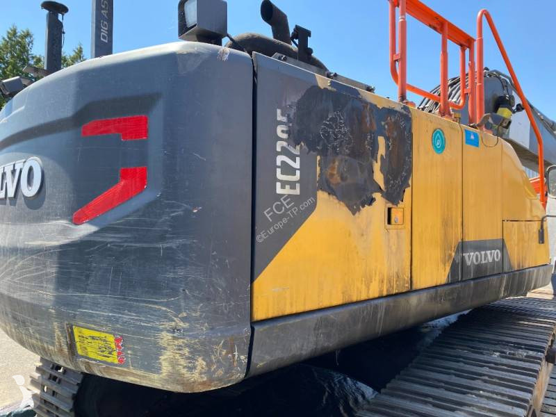 Rýpadlo Volvo EC 220 EL /Certificat CE endommagée