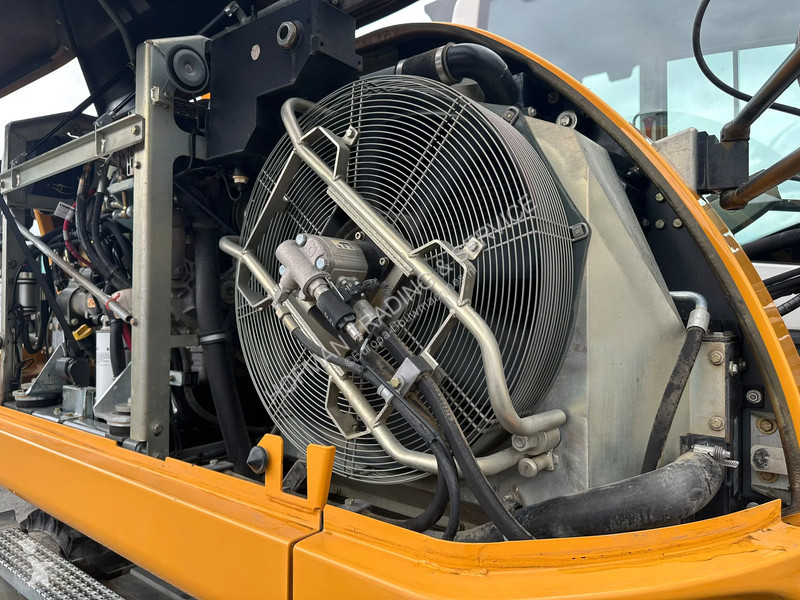 جرافة Liebherr Compact | Powertilt