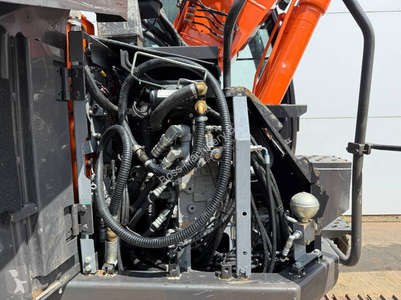 جرافة Hitachi - Quick Coupler / Automatic Greasing