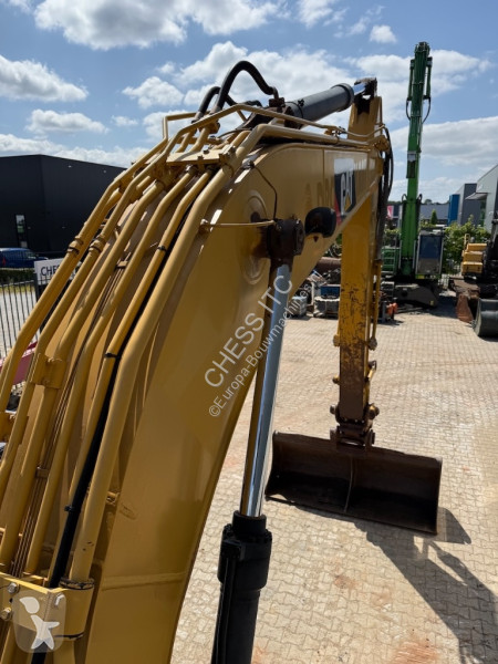Escavatore Caterpillar L