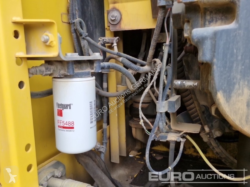 جرافة Komatsu 10