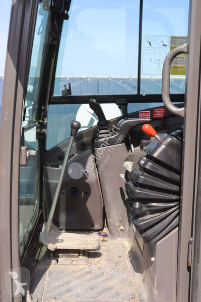جرافة Volvo ECR25D