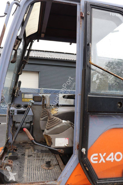 جرافة Hitachi 02