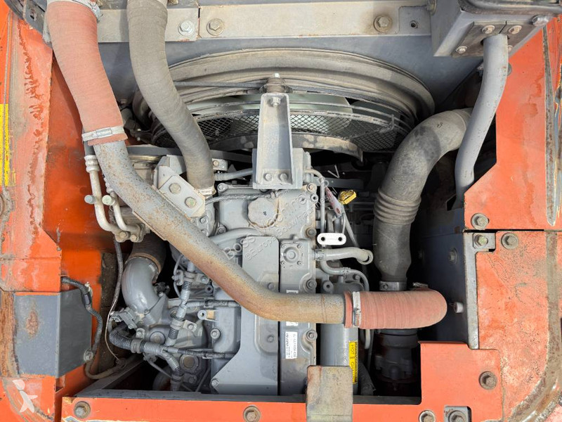جرافة Hitachi - Hammer Lines / Quick Coupler