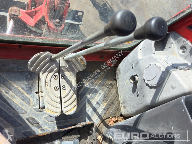 جرافة Volvo EC15E