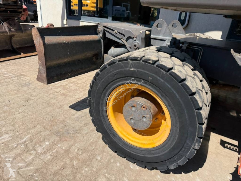جرافة Volvo 220 E 220 - 180 -