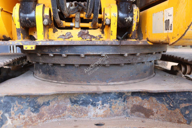 Excavator JCB