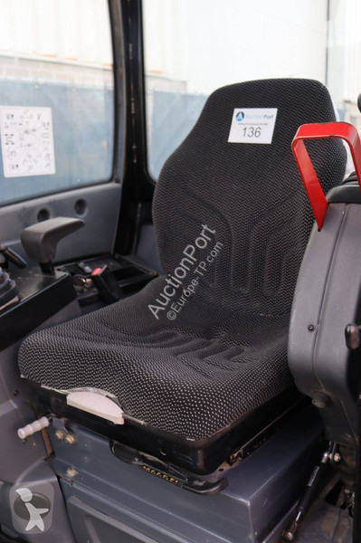 Lopatový nakládač Schaeff TC16