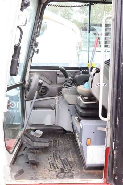 جرافة Takeuchi 0
