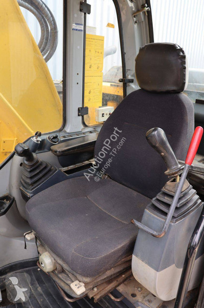 Багер New Holland Kobelco 2