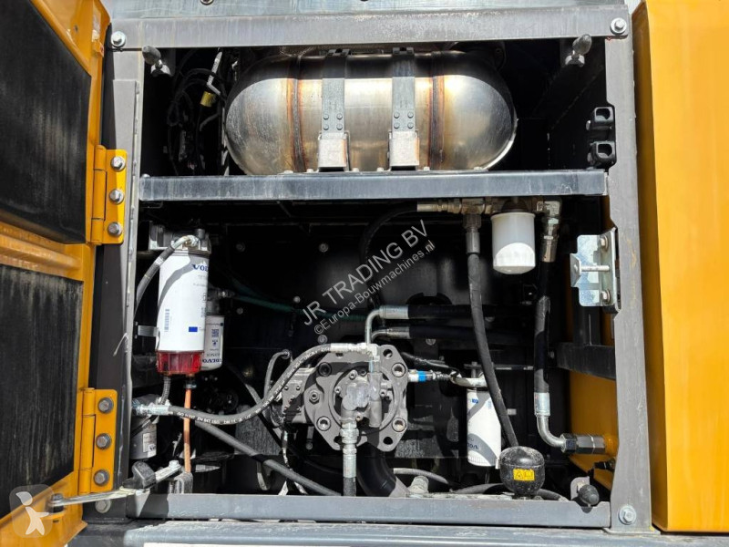 Pelle Volvo 250 ENL (Two buckets)